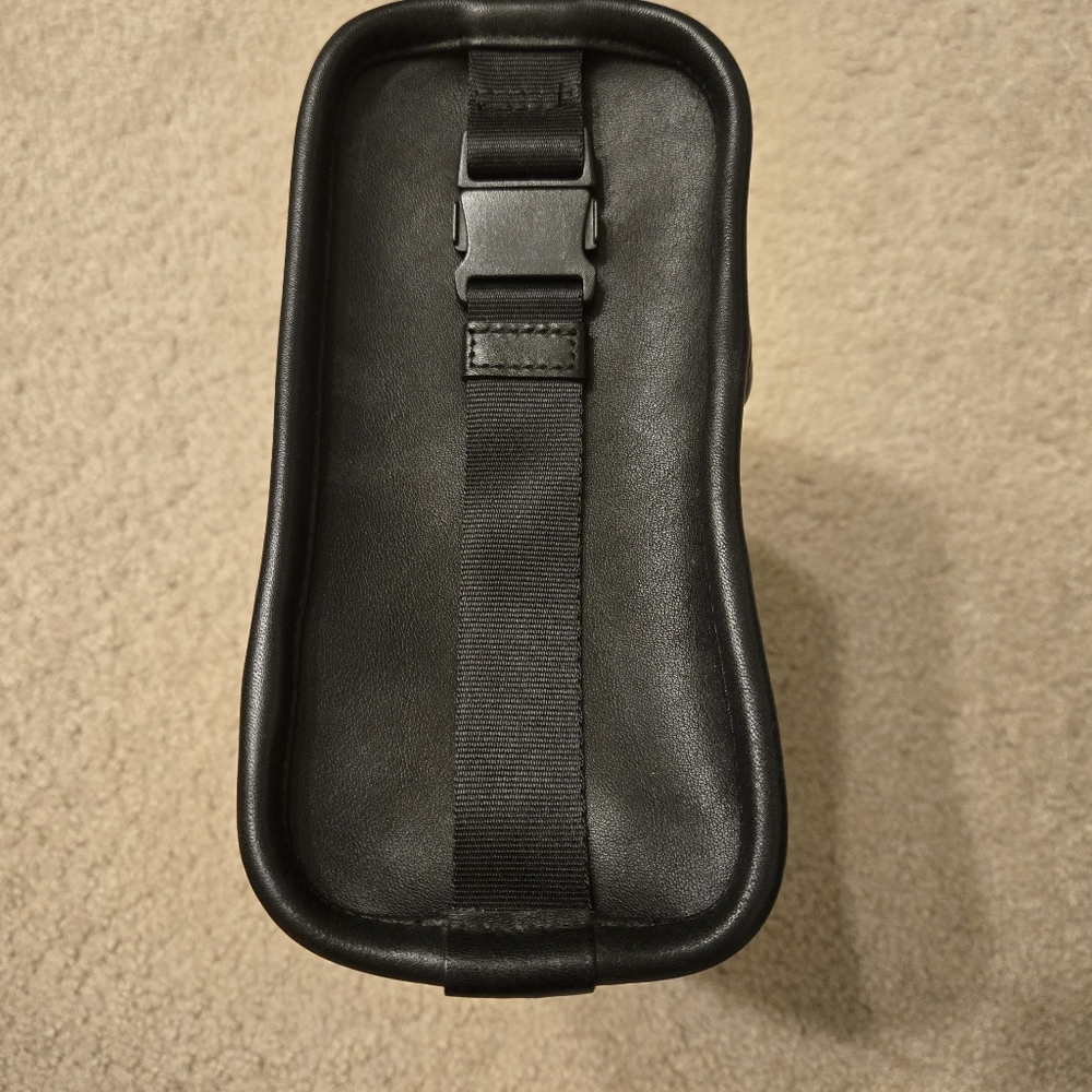 Tumi Leather Hanging Travel Kit - Picture 6 of 9